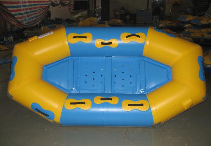 海南充气水上乐园与人工造浪设备的综合体验